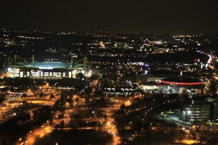 Schoene Grosse Wohnung 2 Schlafzimmer Bis 6 Pax Naehe Stadion Signal Iduna ดอร์ทมุนด์ ภายนอก รูปภาพ
